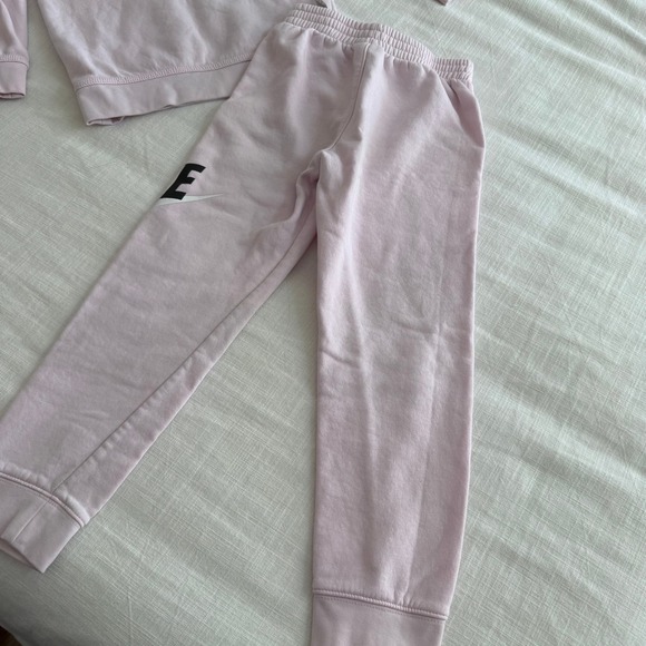 Nike Girls Pink Hoodie and Joggers Tracksuit Set Size 6X 6-7Yrs Futura Logo - Picture 6 of 6
